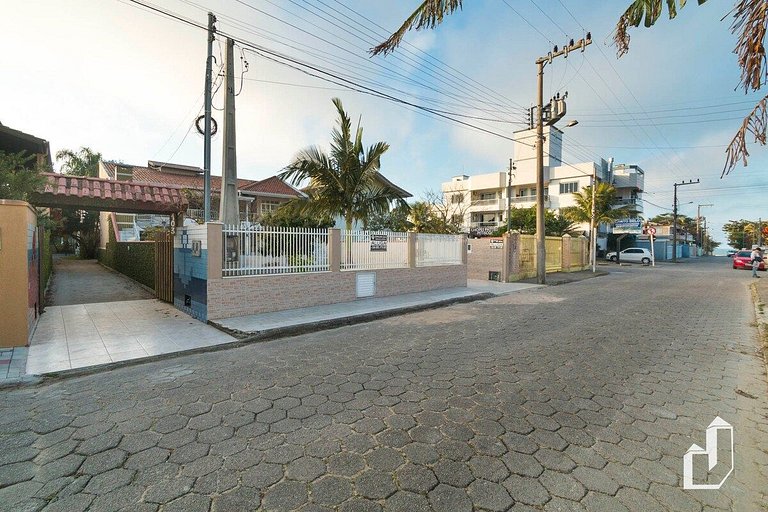 Casa com 03 dormitórios