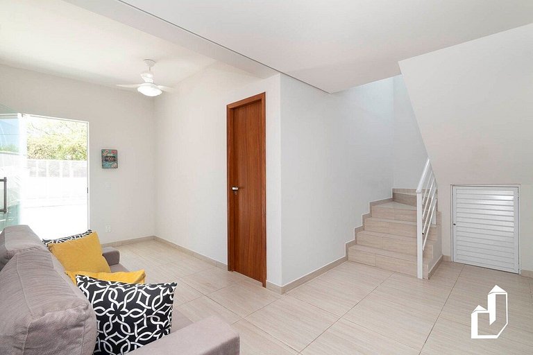 Casa com piscina e área de lazer com 08 dormitórios