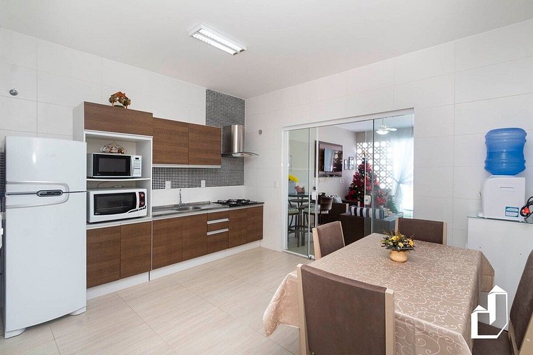 Casa com piscina e área de lazer com 08 dormitórios