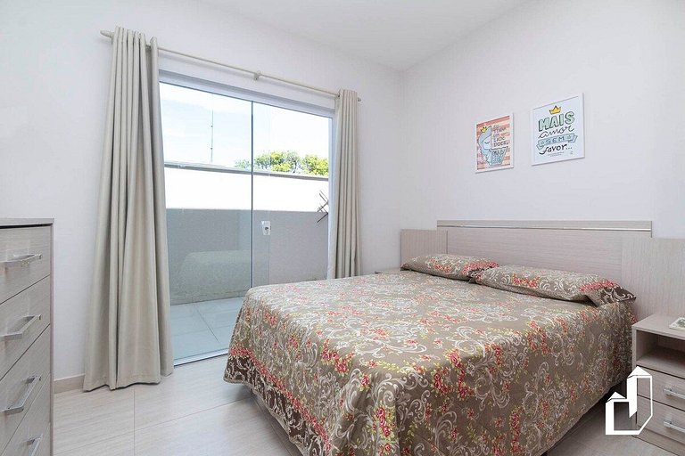 Casa com piscina e área de lazer com 08 dormitórios