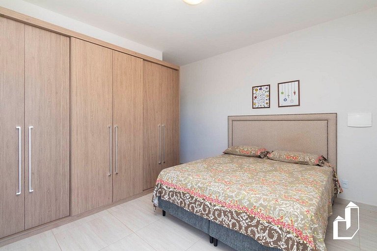 Casa com piscina e área de lazer com 08 dormitórios