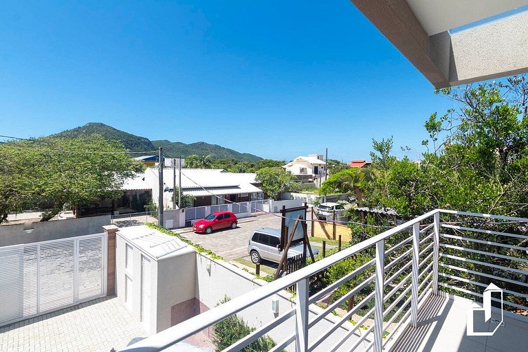 Casa com piscina e área de lazer com 08 dormitórios
