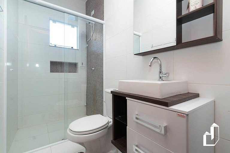 Casa com piscina e área de lazer com 08 dormitórios