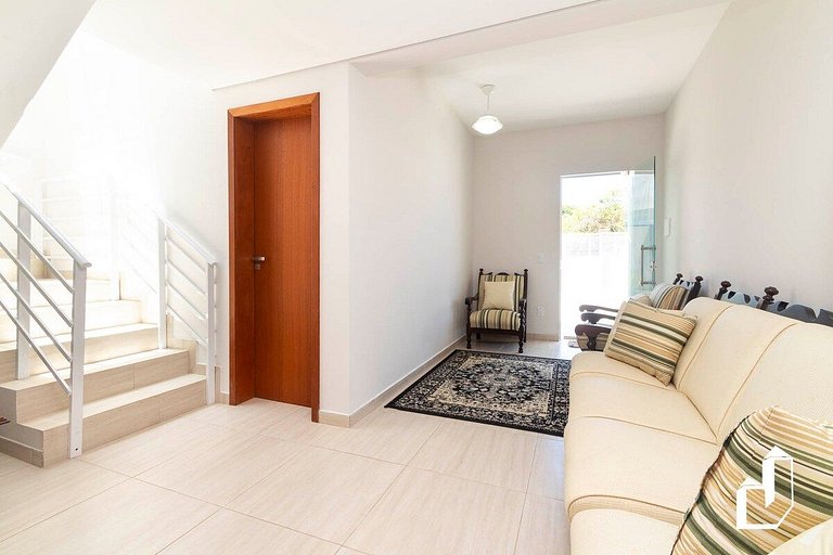 Casa com piscina e área de lazer com 08 dormitórios