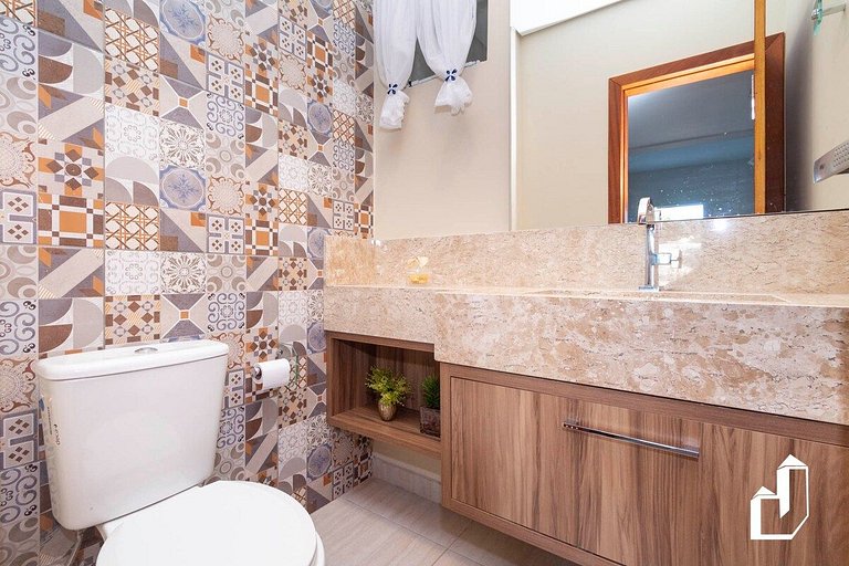 Casa com piscina e área de lazer com 08 dormitórios