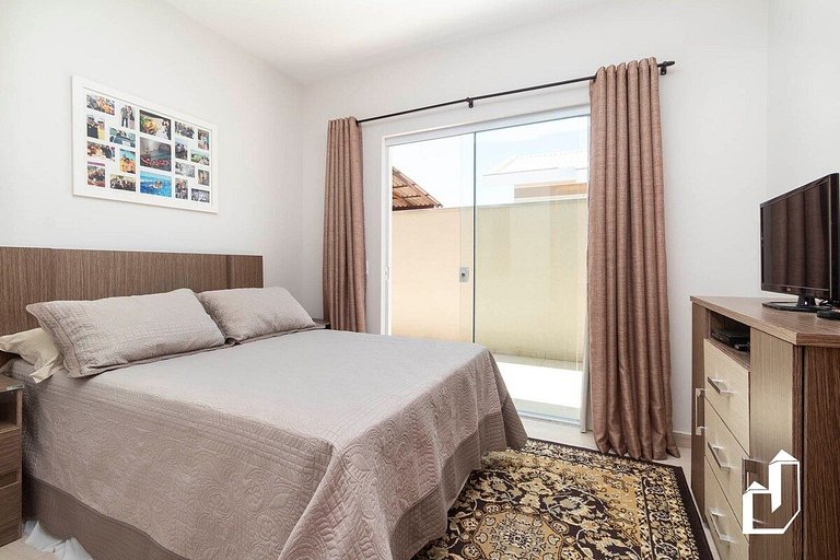 Casa com piscina e área de lazer com 08 dormitórios