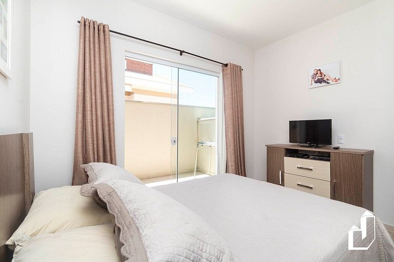 Casa com piscina e área de lazer com 08 dormitórios