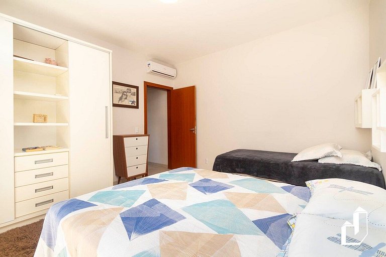 Casa com piscina e área de lazer com 08 dormitórios