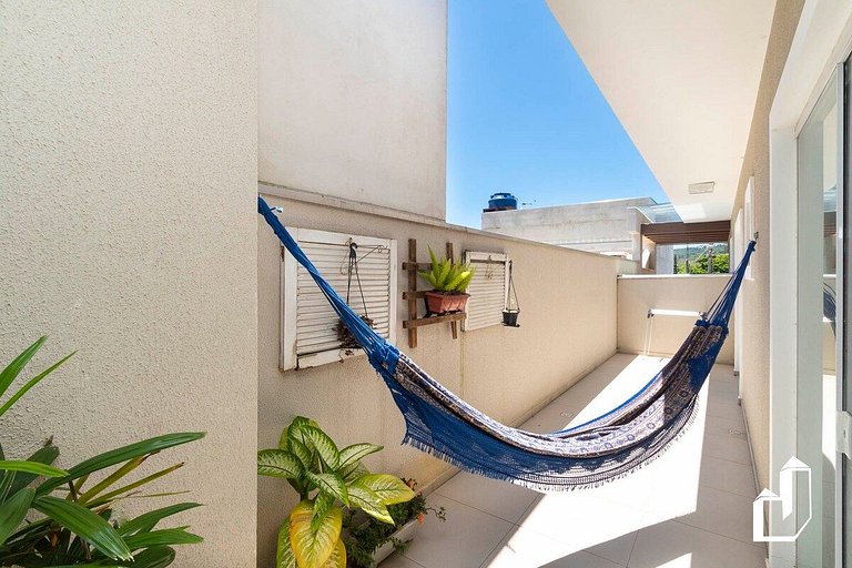 Casa com piscina e área de lazer com 08 dormitórios