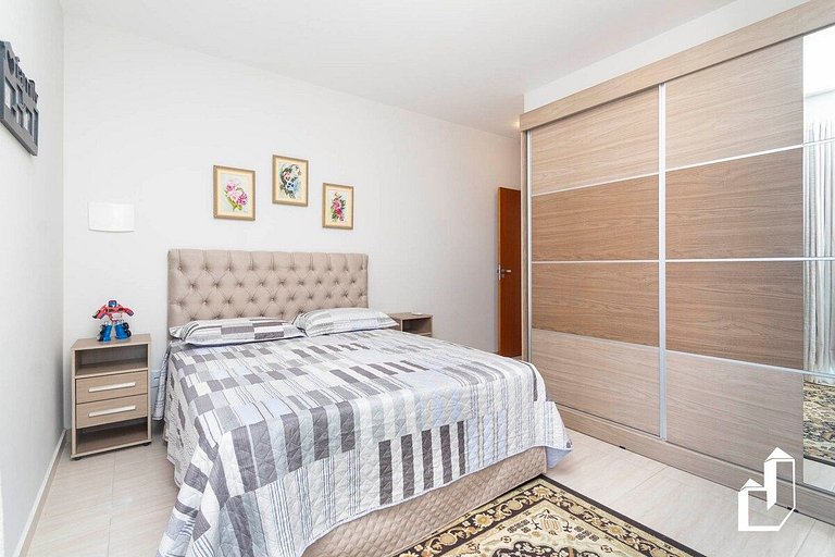 Casa com piscina e área de lazer com 08 dormitórios