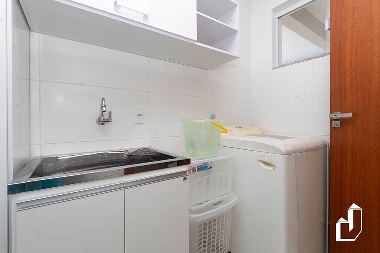 Casa com piscina e área de lazer com 08 dormitórios