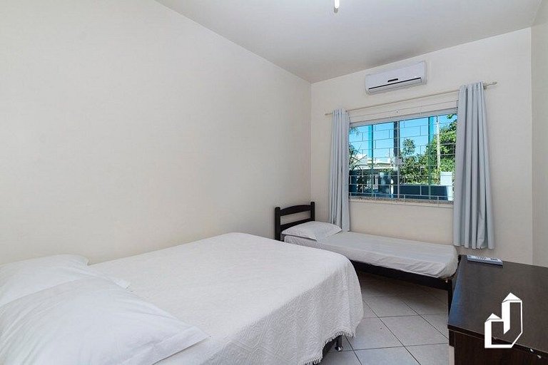 Casa com 04 dormitórios - Saia da rotina e venha viver essa