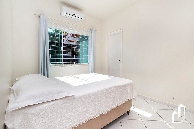 Casa com 04 dormitórios - Saia da rotina e venha viver essa