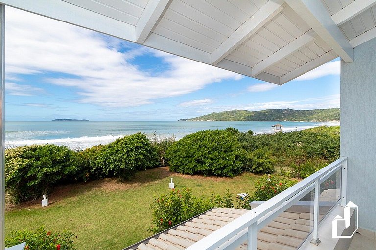 Residencial Guilhermina frente ao mar com 02 suítes