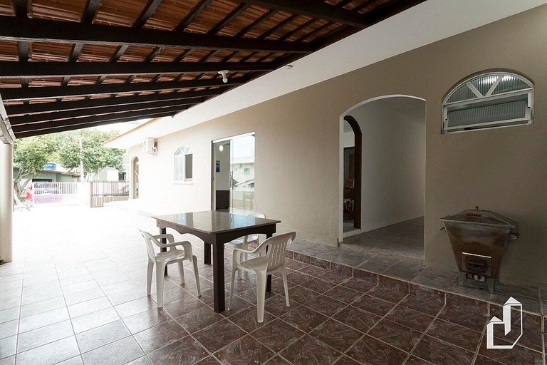 Casa com 03 dormitórios