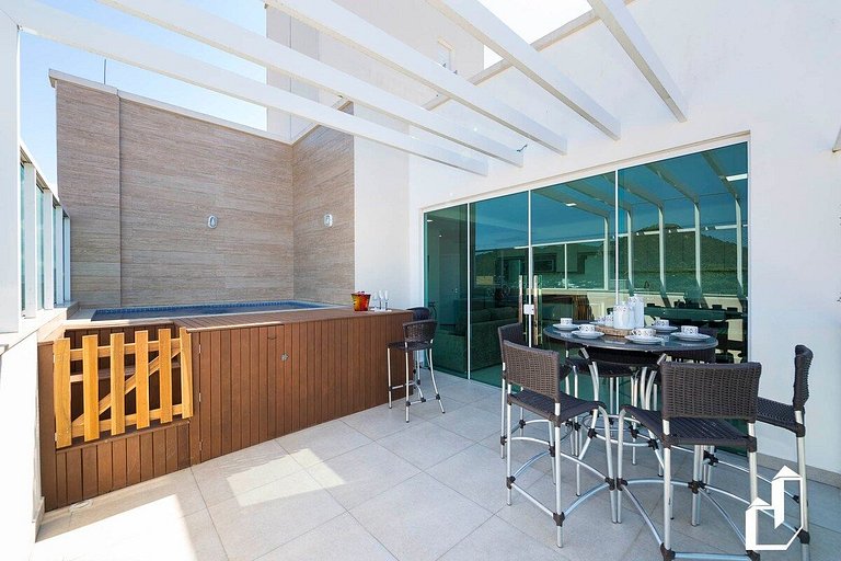 Cobertura duplex com piscina e 03 suítes