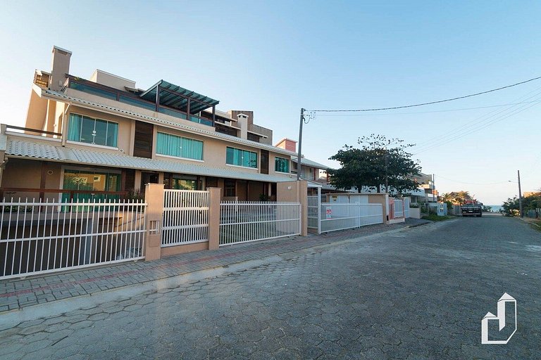 Apartamento com 02 dormitórios aqui é só trazer as malas e a