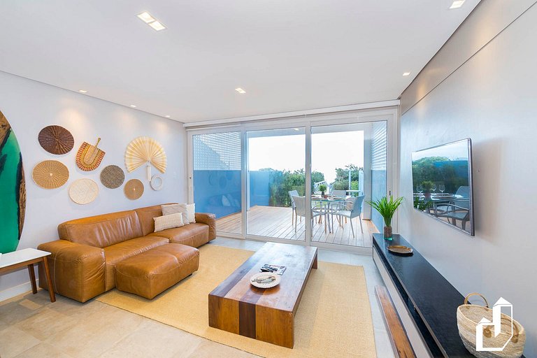 Encantadora casa com 02 suítes à beira-mar