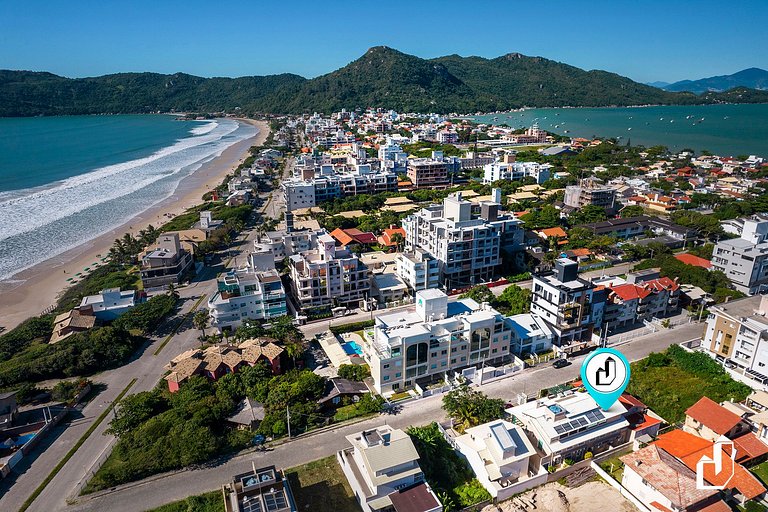 Térreo com varanda, 70 m da praia | Canto Grande
