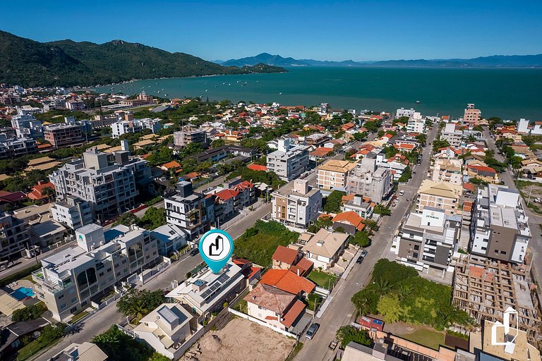 Térreo com varanda, 70 m da praia | Canto Grande