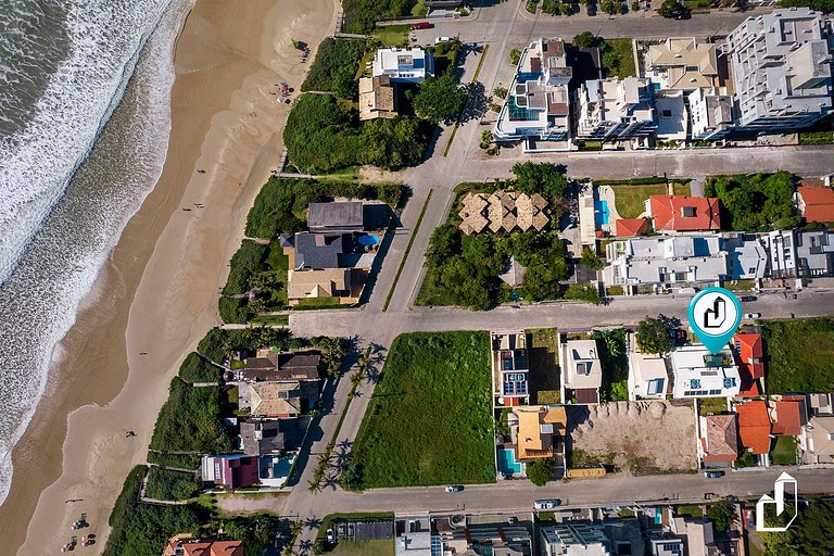 Térreo com varanda, 70 m da praia | Canto Grande