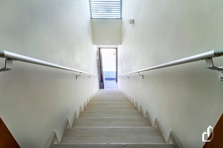 Apartamento com 02 dormitórios aqui é só trazer as malas e a