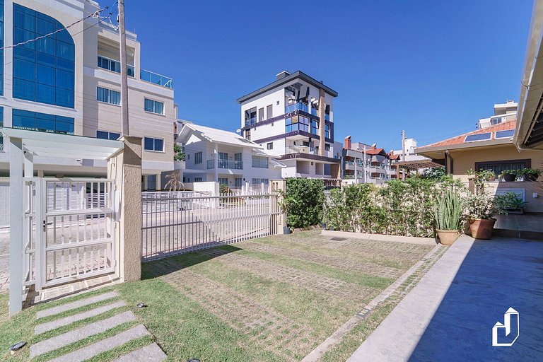 Apartamento com 02 dormitórios aqui é só trazer as malas e a