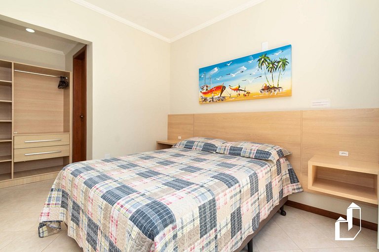 Apartamento térreo com 2 dormitórios - 70m da Praia