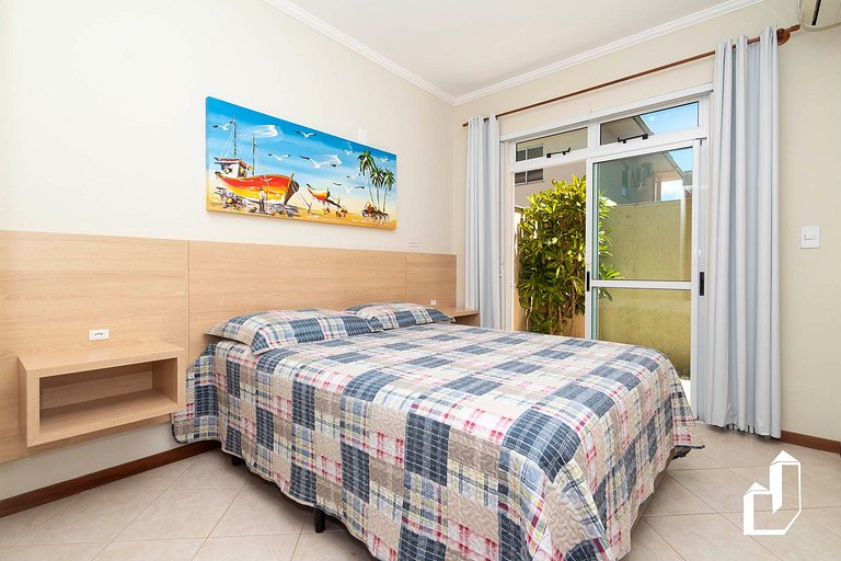 Apartamento térreo com 2 dormitórios - 70m da Praia