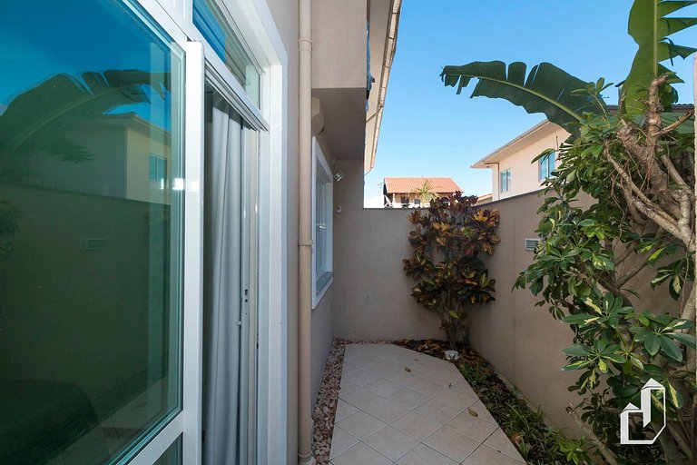 Apartamento térreo com 2 dormitórios - 70m da Praia