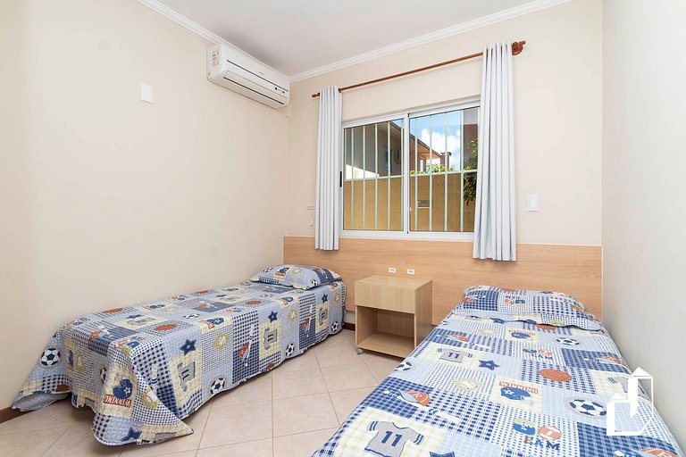 Apartamento térreo com 2 dormitórios - 70m da Praia