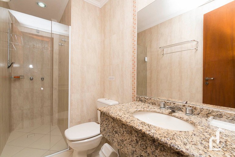 Apartamento térreo com 2 dormitórios - 70m da Praia