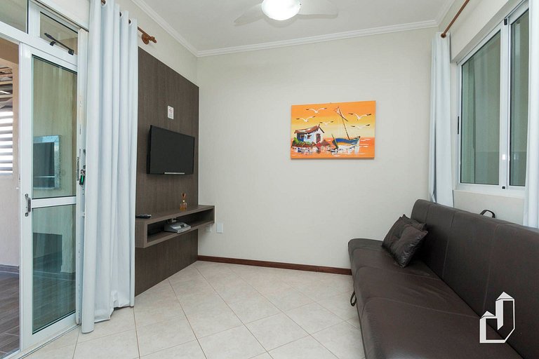 Apartamento térreo com 2 dormitórios - 70m da Praia