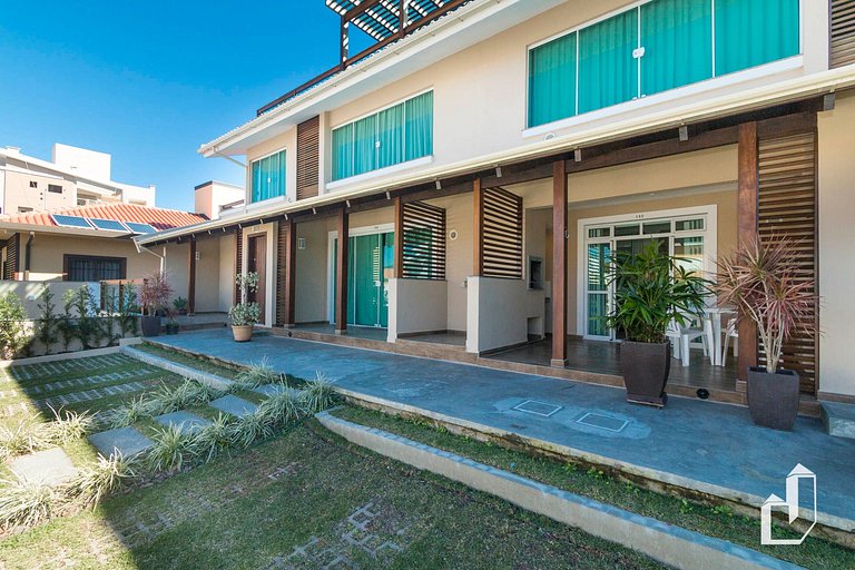 Térreo com varanda, 70 m da praia | Canto Grande