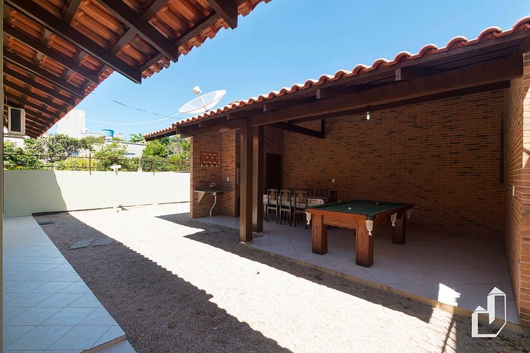 Casa térrea com 03 dormitórios perfeita para suas férias