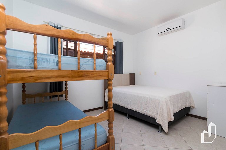 Casa térrea com 03 dormitórios perfeita para suas férias