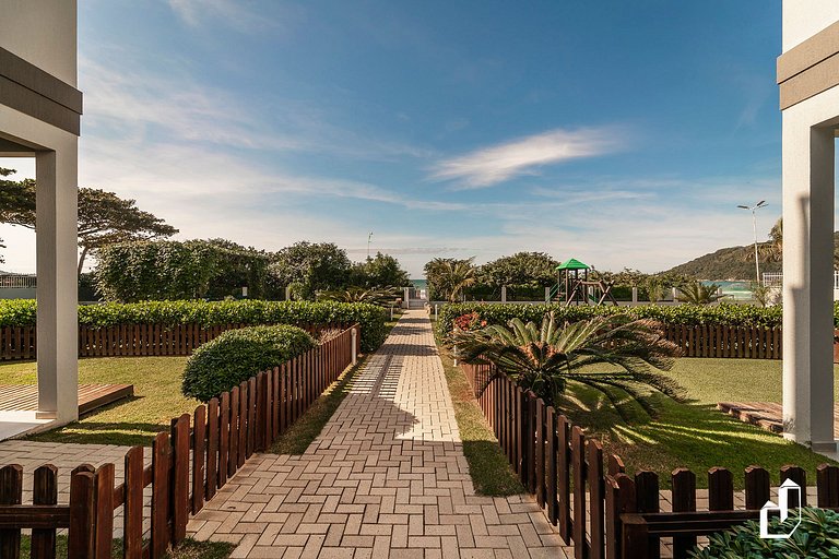 Apartamento pé na areia em Canto Grande | Petit Village