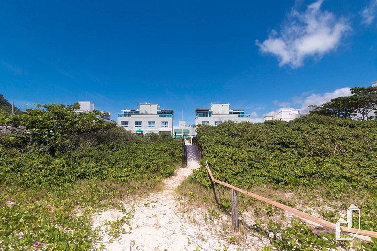 Apartamento pé na areia em Canto Grande | Petit Village
