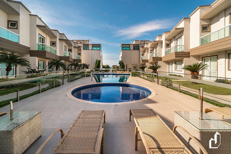 Apartamento pé na areia em Canto Grande | Petit Village