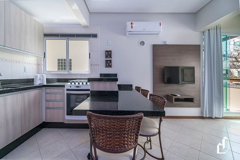Apartamento completo com 01 quarto, quadra do mar