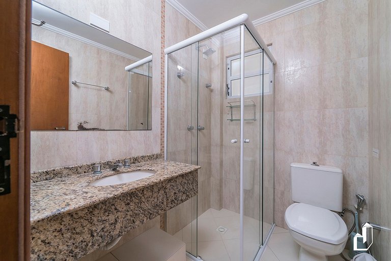 Apartamento completo com 01 quarto, quadra do mar
