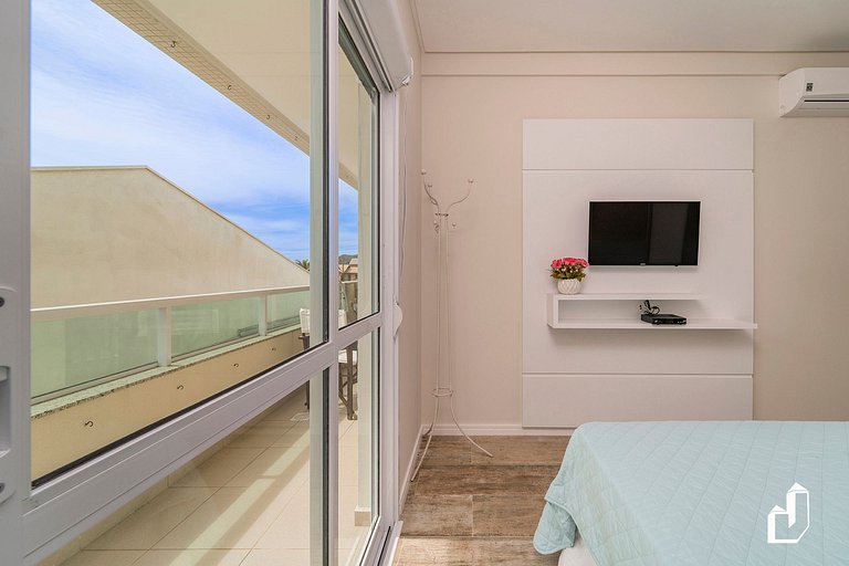 Apartamento com 02 dormitórios na quadra do mar