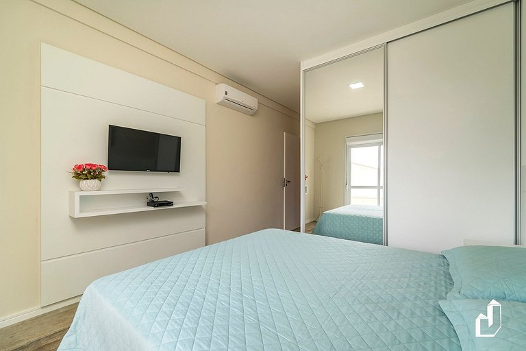Apartamento com 02 dormitórios na quadra do mar