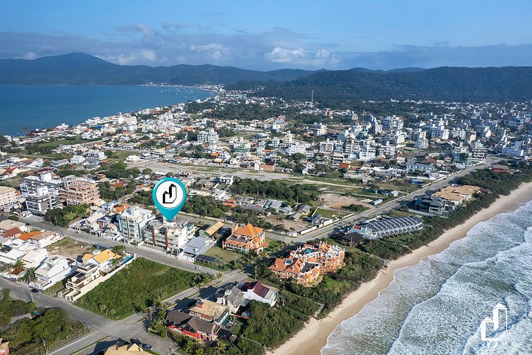 Apartamento com 02 dormitórios na quadra do mar