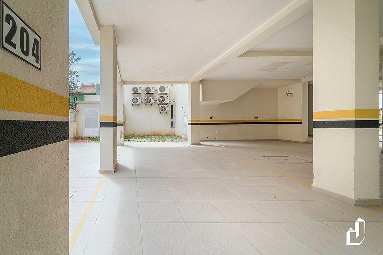 Apartamento com 02 dormitórios na quadra do mar