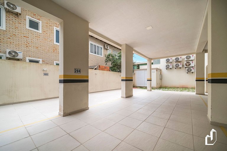 Apartamento com 02 dormitórios na quadra do mar