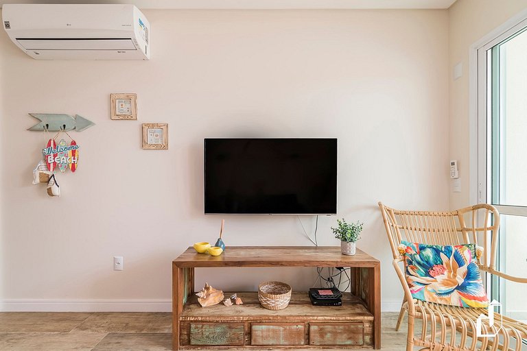 Apartamento com 02 dormitórios na quadra do mar