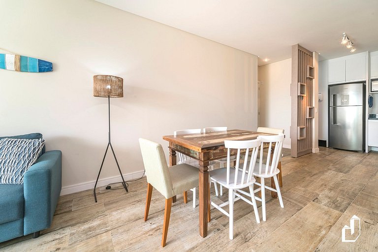 Apartamento com 02 dormitórios na quadra do mar