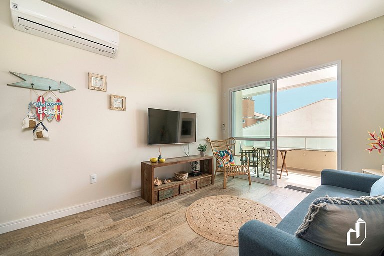 Apartamento com 02 dormitórios na quadra do mar