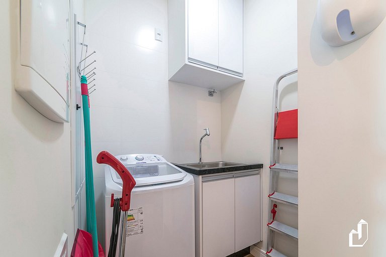Apartamento com 02 dormitórios na quadra do mar